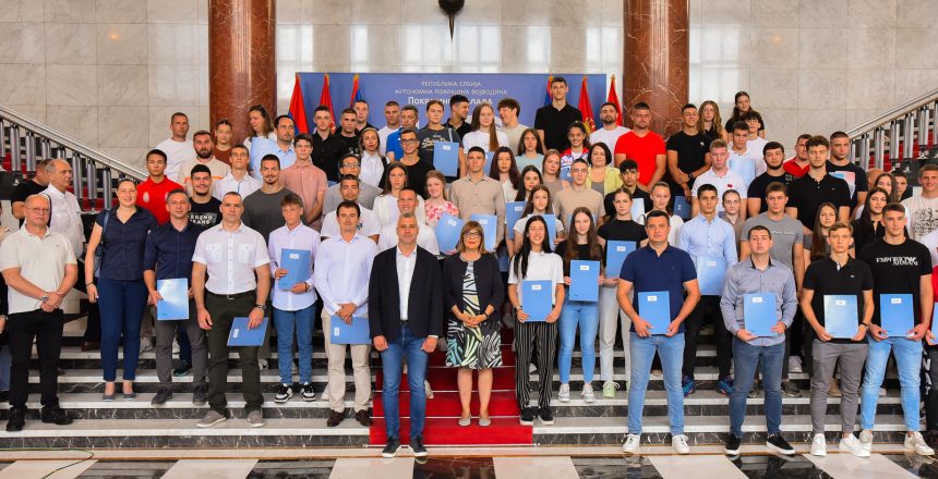 Predsednica-Gojkovic-urucila-je-ugovore-talentovanim-sportistima-i-sportskim-strucnjacima-38